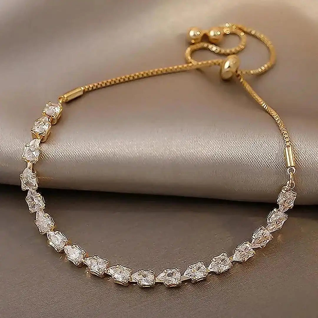 Gold Chain Bracelet Méadhbh with Crystal Stones