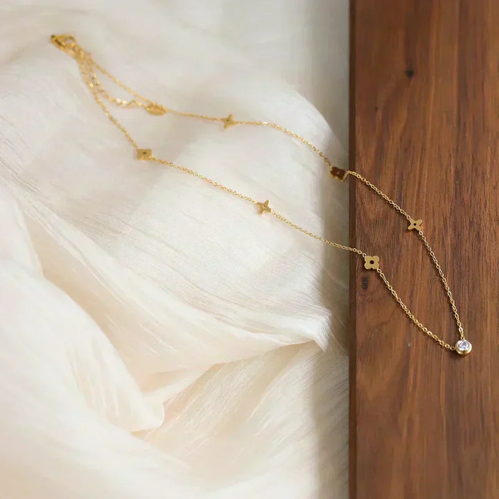 Gold Necklace Emer with Flowers and Zirconia