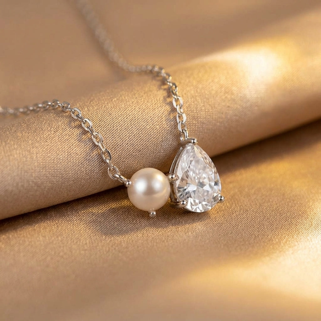 Silver Necklace Méabh with Pearl and Zirconia Teardrop