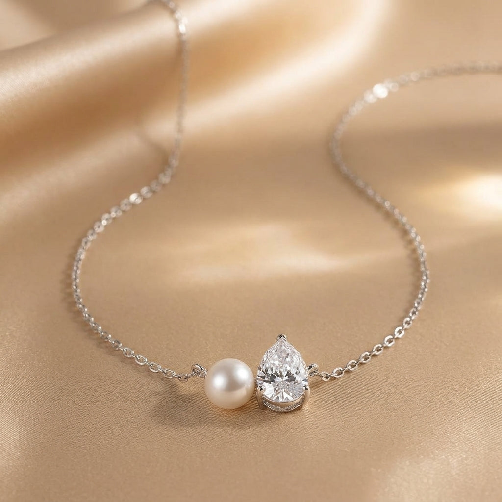 Silver Necklace Méabh with Pearl and Zirconia Teardrop