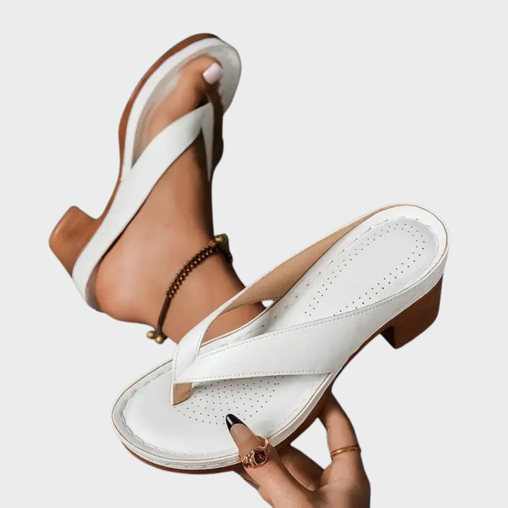 Ingeborg – Elegante Zehensteg-Sandalen