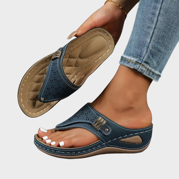 Ursula – Bequeme Zehensteg-Sandalen mit Keilabsatz