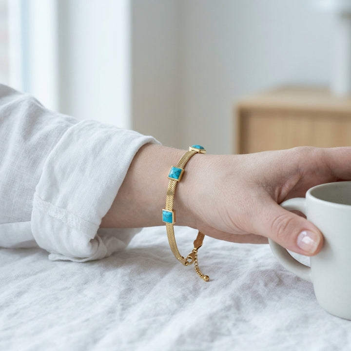 Gold Chain Bracelet Maeve with Turquoise