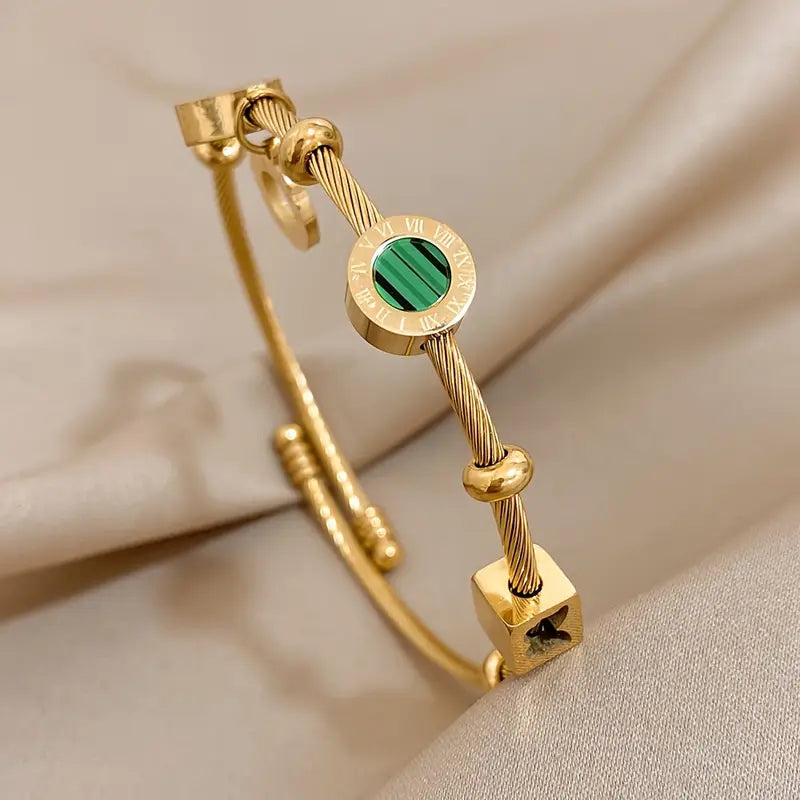 Gold Charm Bracelet Caoimhe with Emerald