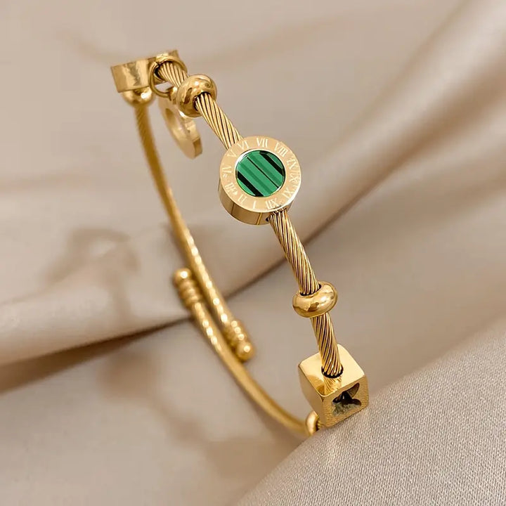 Gold Charm Bracelet Caoimhe with Emerald