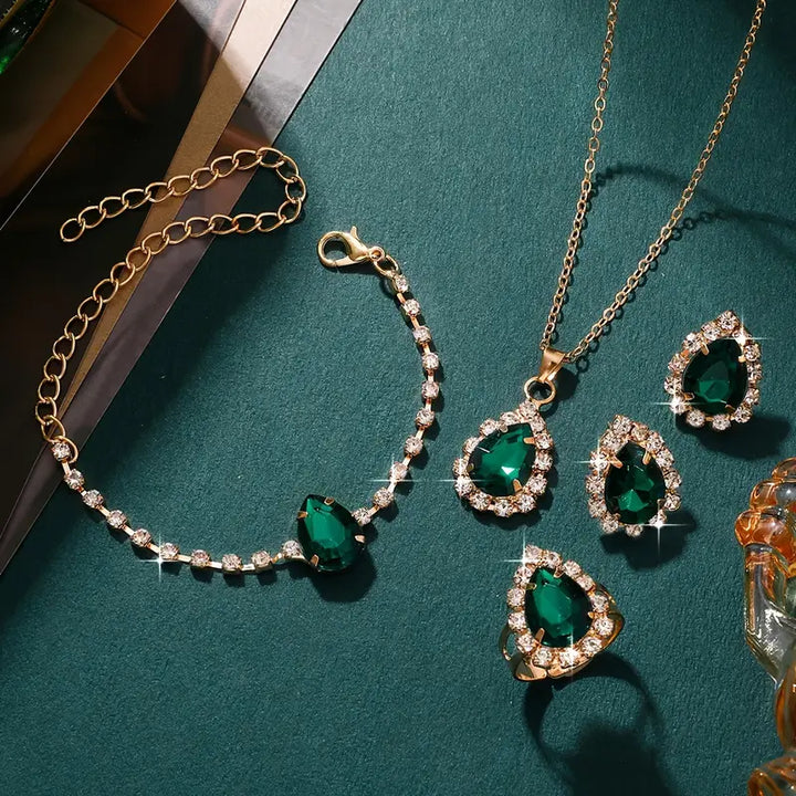 Gold Ring Saoirse with Emerald