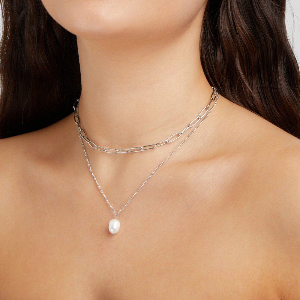 Silver Chain Necklace Íde with Pearl Drop