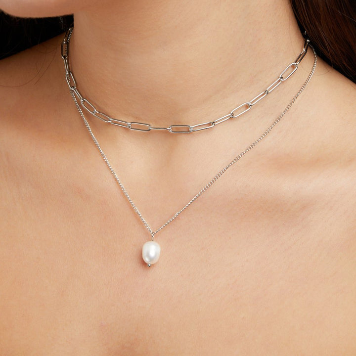 Silver Chain Necklace Íde with Pearl Drop