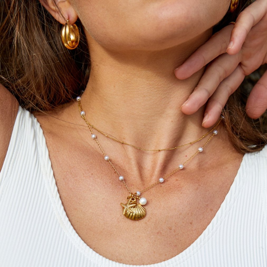Gold Charm Necklace Dervla with Shell and Starfish