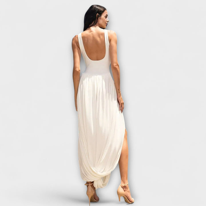 Drapiertes weisses Maxikleid mit Seitenschlitz