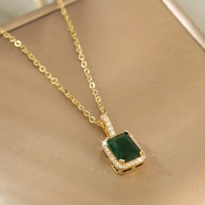 Gold Necklace Sadhbh with Emerald