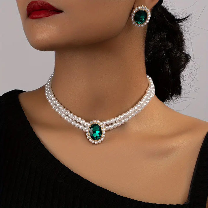 Gold Pearl Necklace Méabh with Emerald