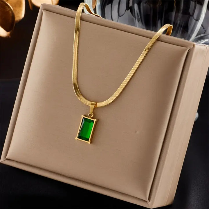 Gold Necklace Eithne with Emerald