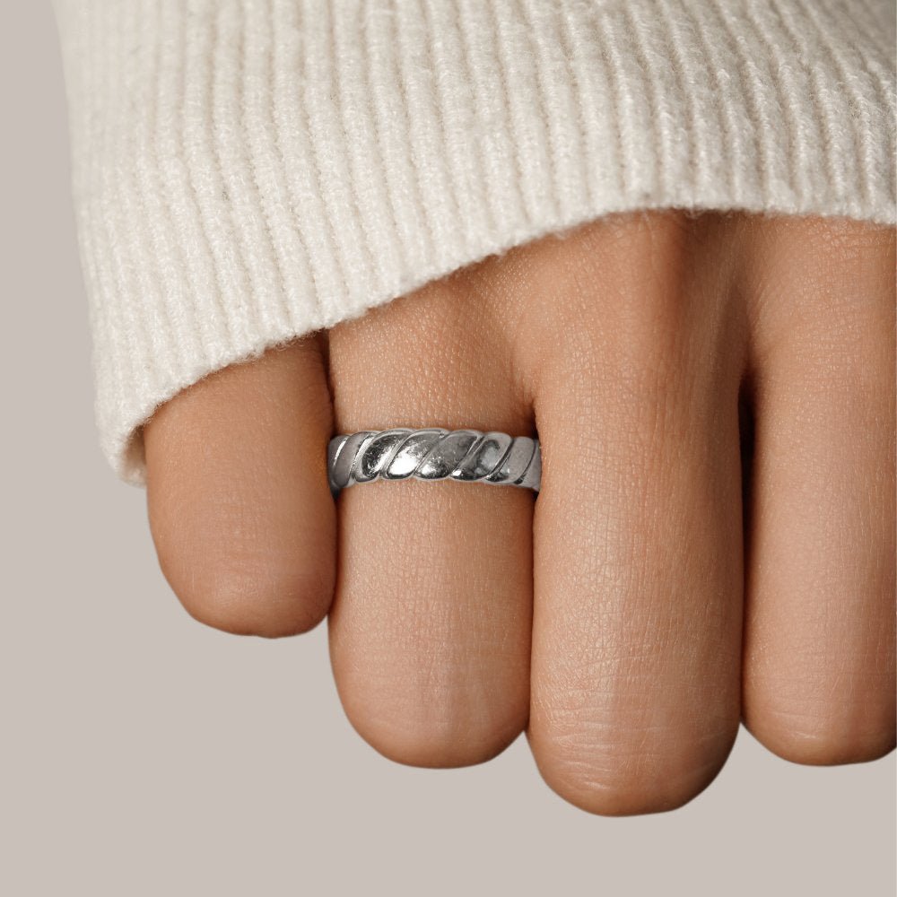 Silver Ring Clíona with Twisted Rope Band