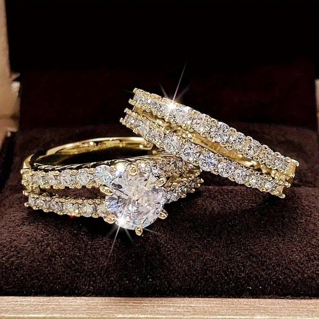 Gold Ring Set Aisling with Crystal Halo
