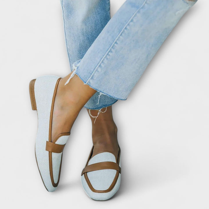 Elfriede - Retro-Spangenschuhe in Hellblau