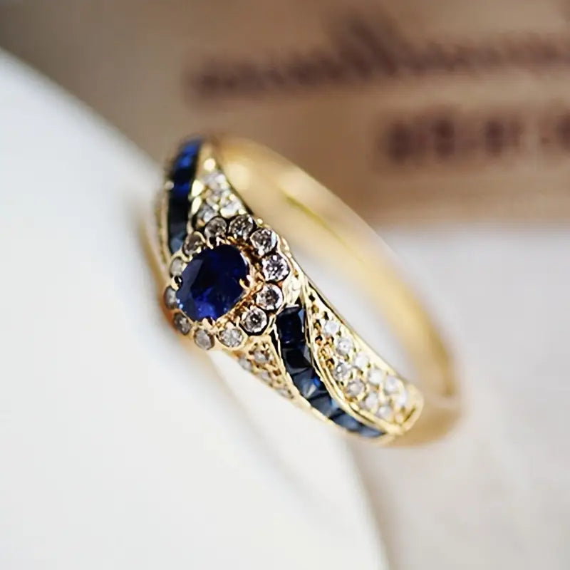 Gold Ring Deirdre with Blue Sapphire