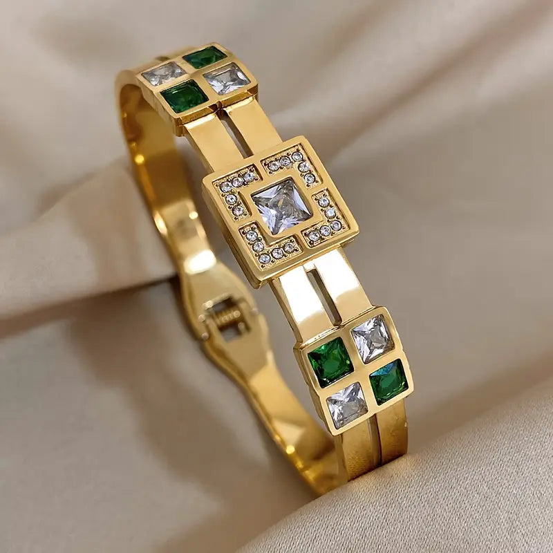 Gold Bangle Bracelet Íde with Emerald