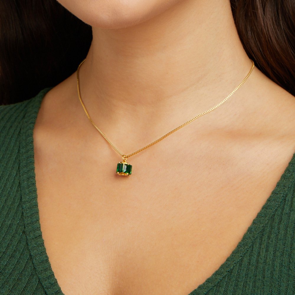 Gold Necklace Órlaith with Emerald