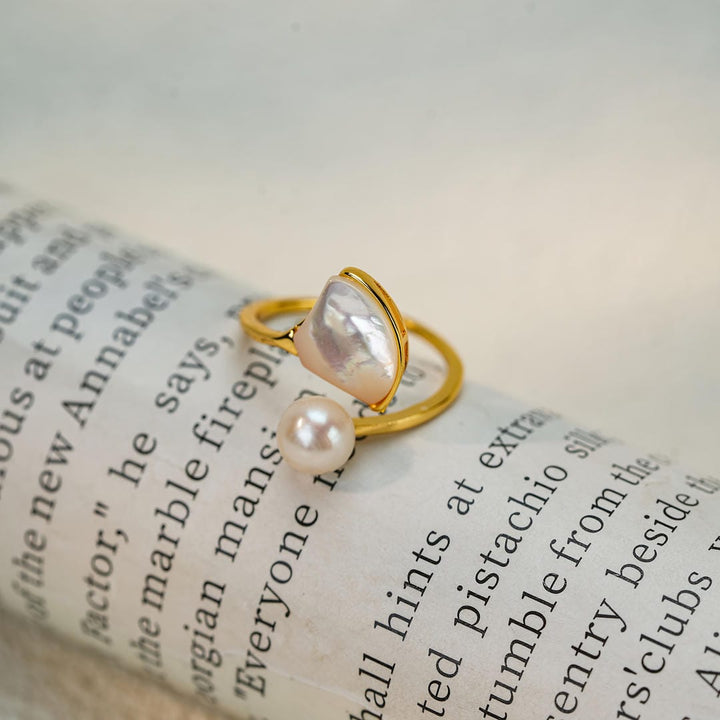 Gold Open Ring Íde with Pearls