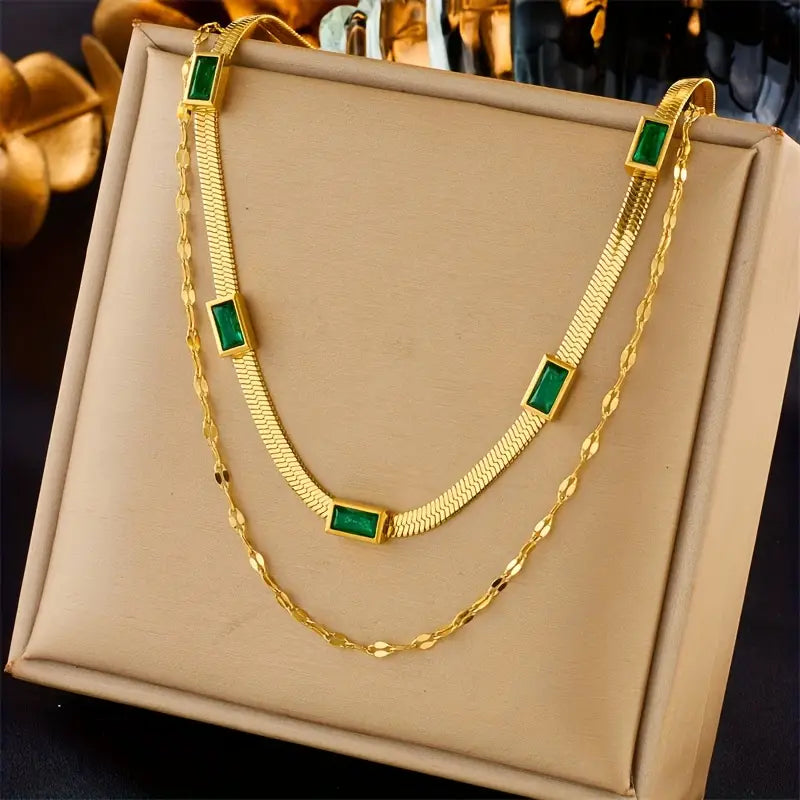 Gold Necklace Caoimhe with Emerald