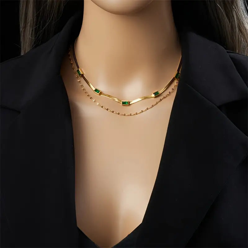 Gold Necklace Caoimhe with Emerald