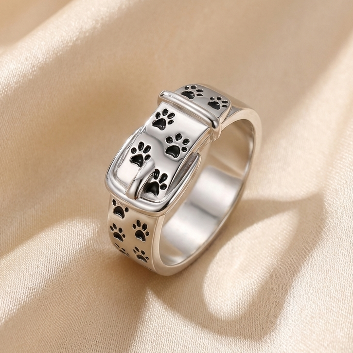 Silver Band Ring Bláthnaid with Paw Print Motif
