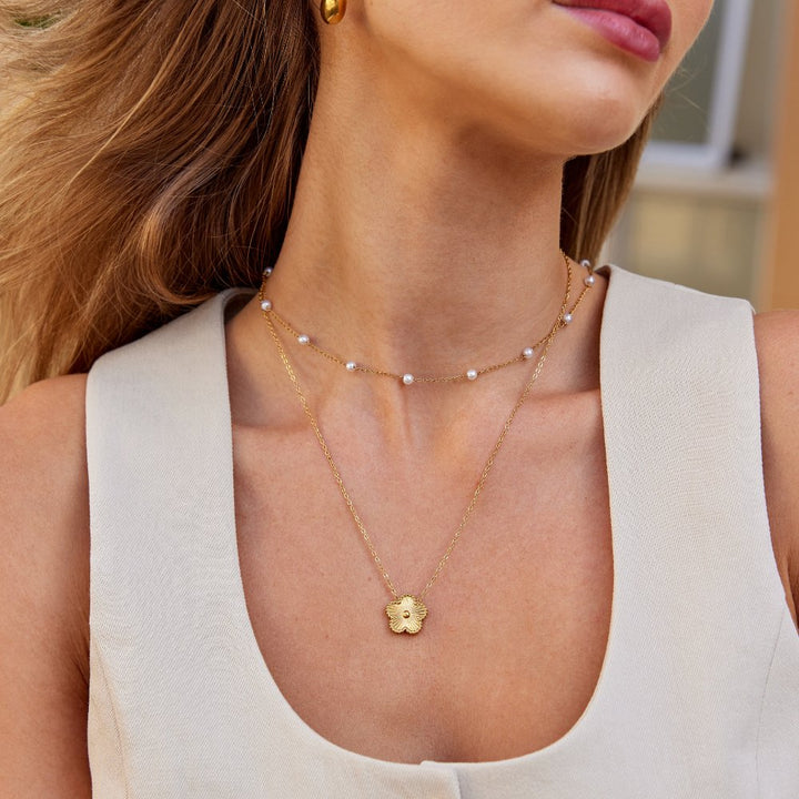 Gold Necklace Áine with Clover Motif