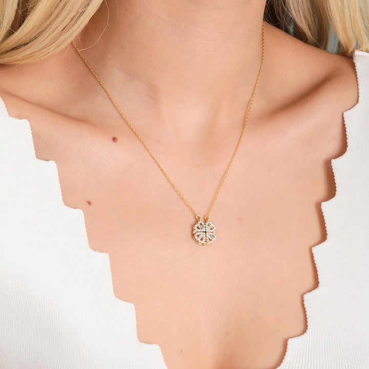 Gold Necklace Aisling with Clover Hearts and Zirconia