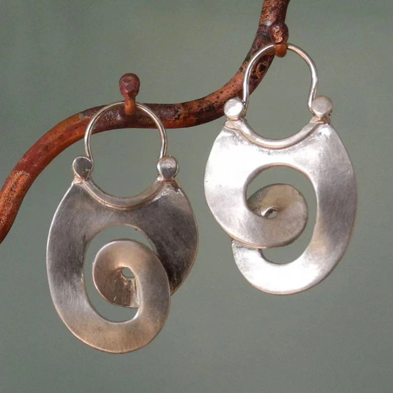 Silver Hoop Earrings Clíona with Spiral Design