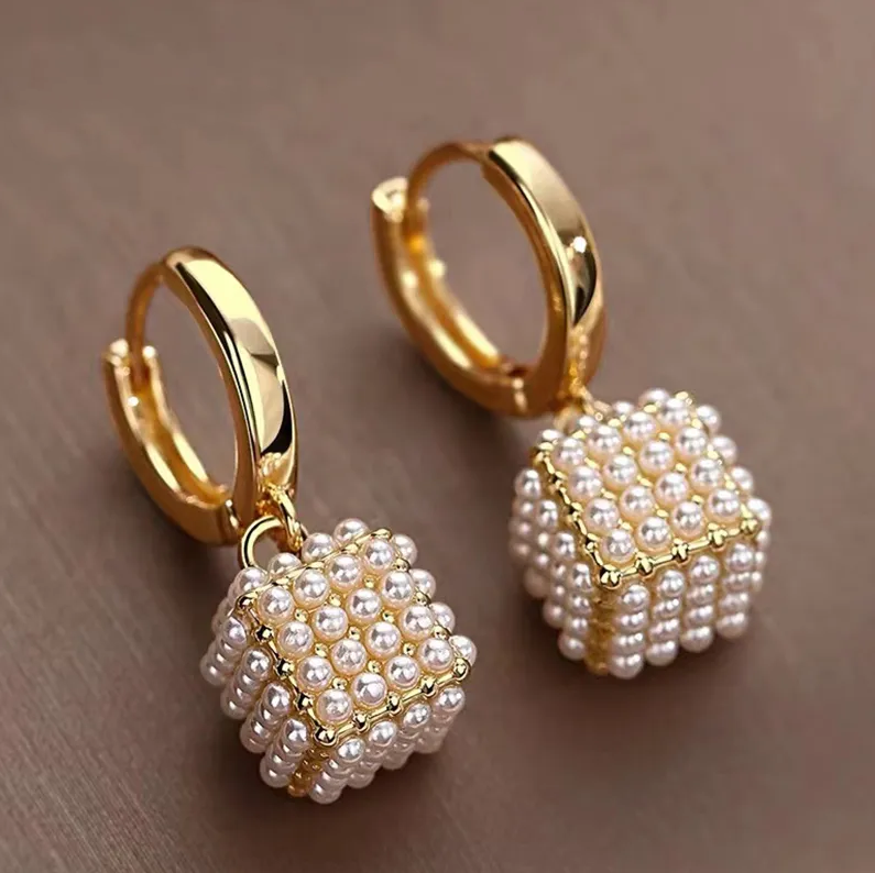 Gold Drop Earrings Neasa with Pearl Cube