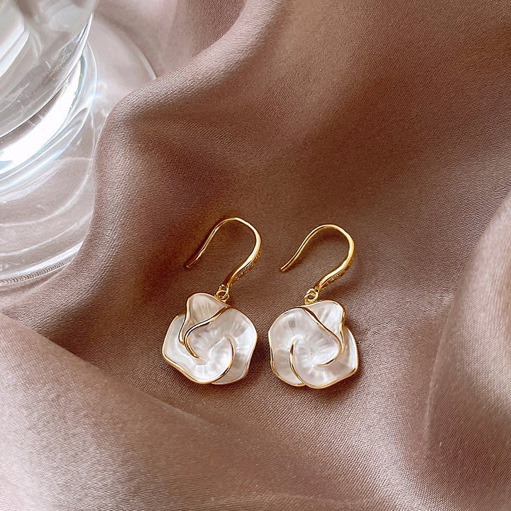 Gold Drop Earrings Ciara with Mother-of-Pearl Flower