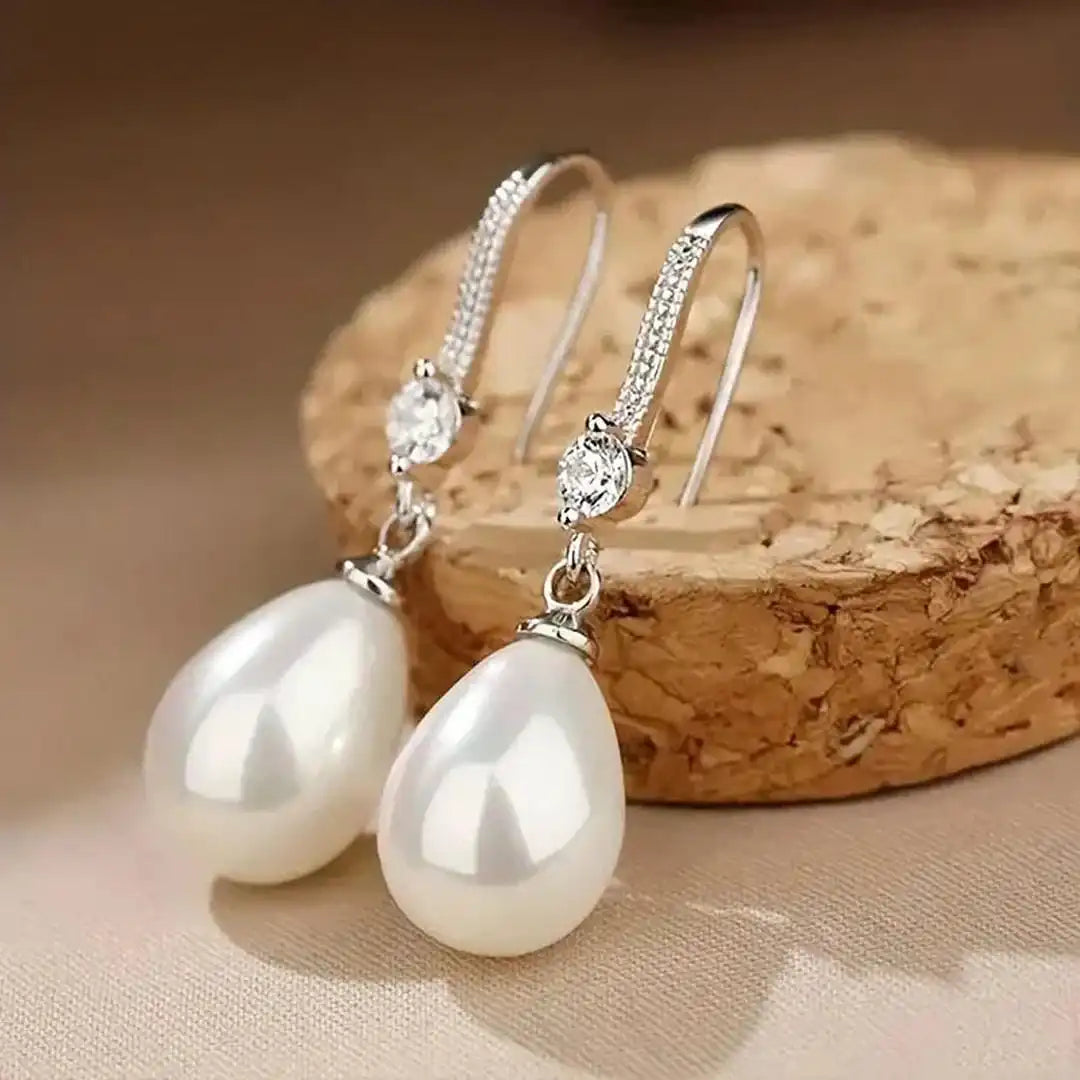Silver Drop Earrings Gráinne with Teardrop Pearl