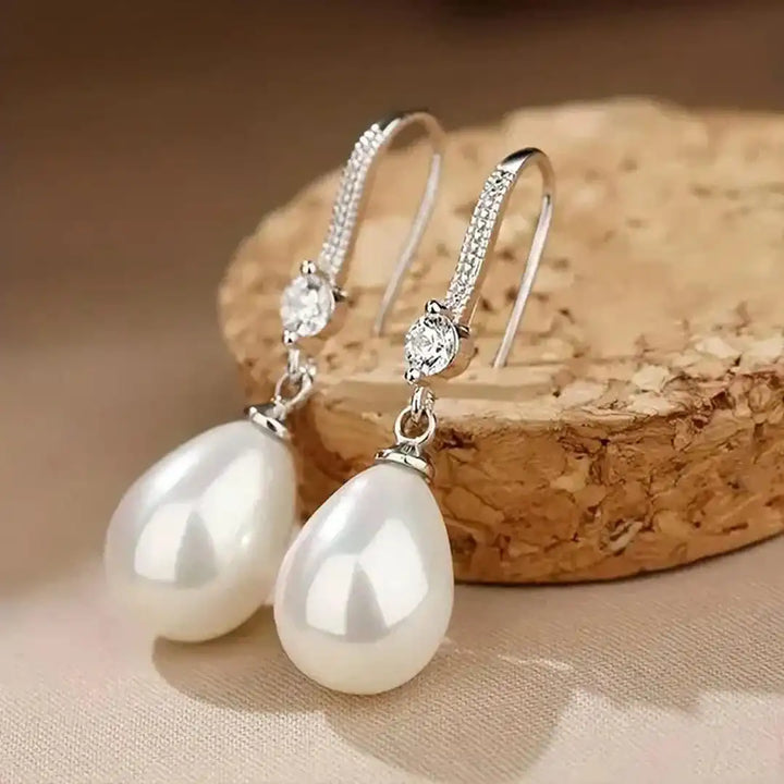 Silver Drop Earrings Gráinne with Teardrop Pearl