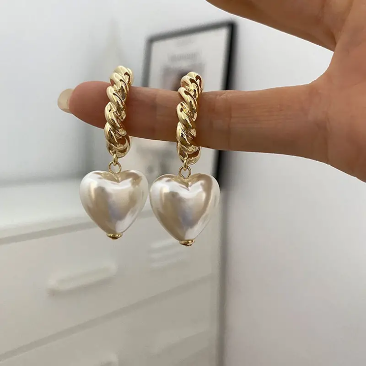 Gold Hoop Earrings Treasa with Heart Pearl