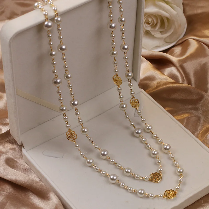 Gold-Plated Pearl Necklace Nuala with Rose Motifs
