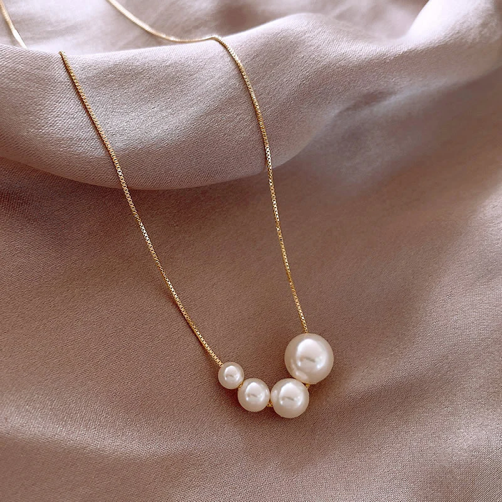 Gold Necklace Adare with Pearl Cluster