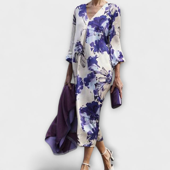 Maria - Weiss-lila Kleid mit Blütenmuster