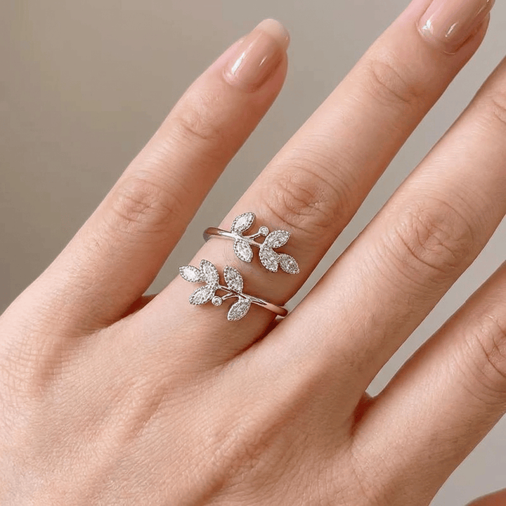Gold Ring Laoise with Multicoloured Leaf Stones