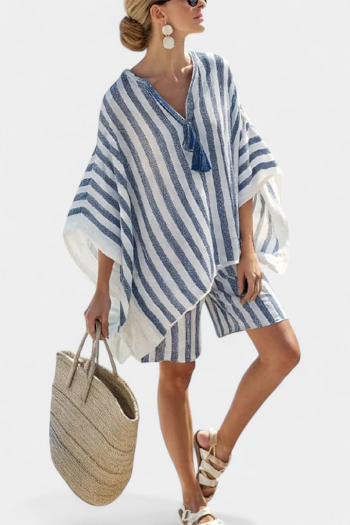 Salomé - Blau-weisses gestreiftes Set aus Bluse und Shorts