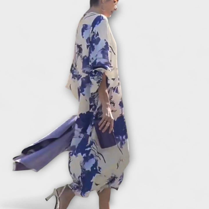Maria - Weiss-lila Kleid mit Blütenmuster