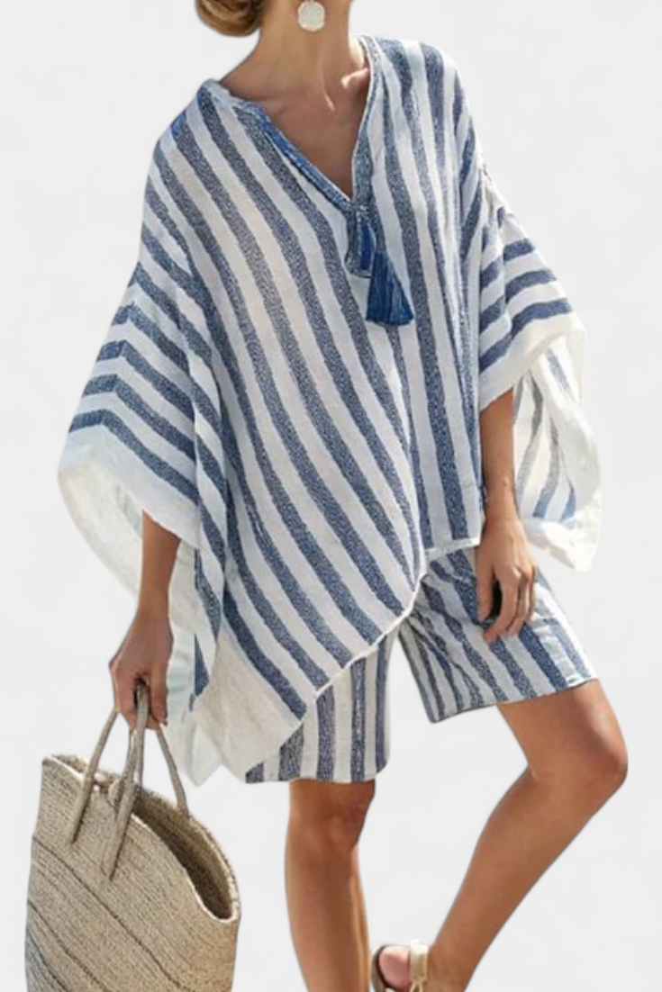 Salomé - Blau-weisses gestreiftes Set aus Bluse und Shorts