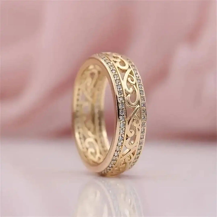 Gold Band Ring Laoise with Filigree Motif