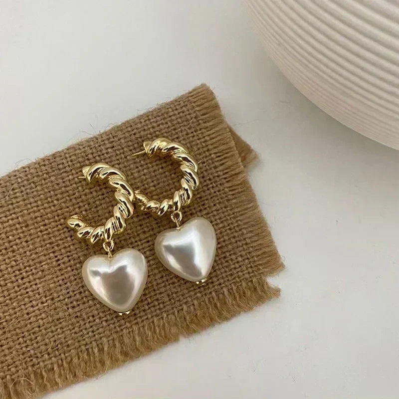 Gold Hoop Earrings Treasa with Heart Pearl