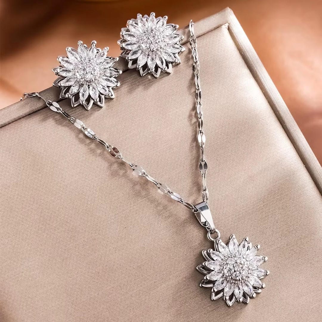 Gold Necklace Ciara with Sunflower and Zirconia