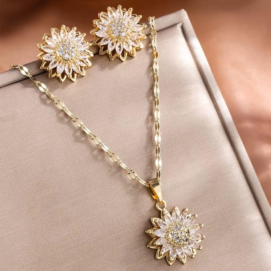 Gold Necklace Ciara with Sunflower and Zirconia