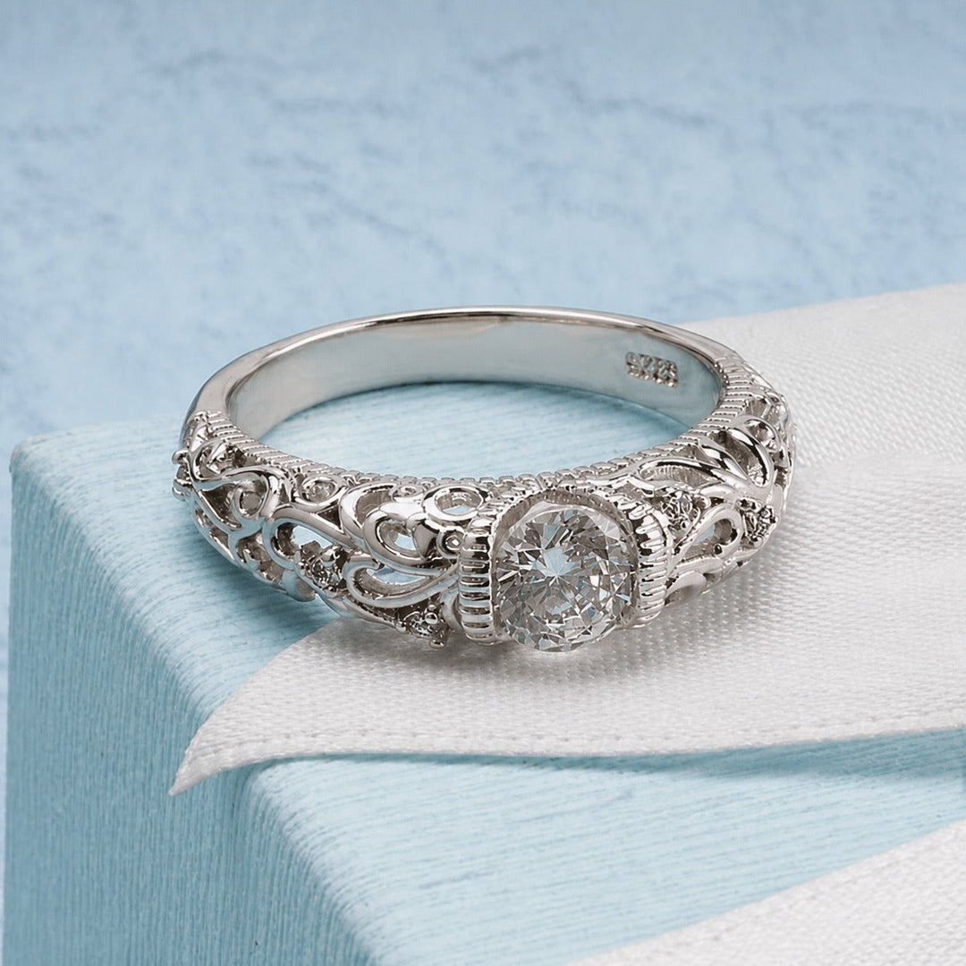 Silver Ring Órla with Zirconia Solitaire