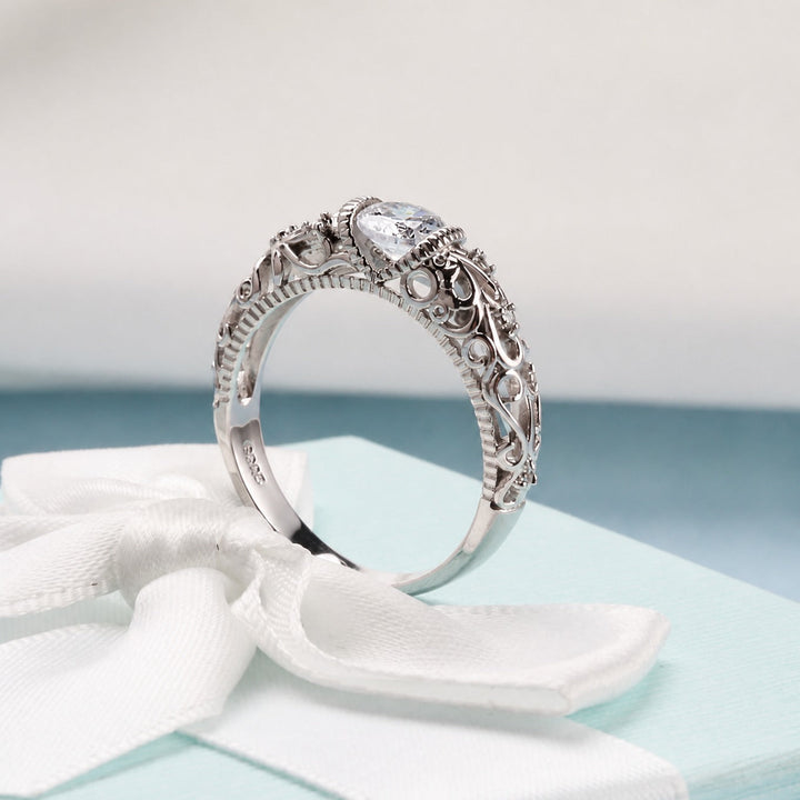 Silver Ring Órla with Zirconia Solitaire