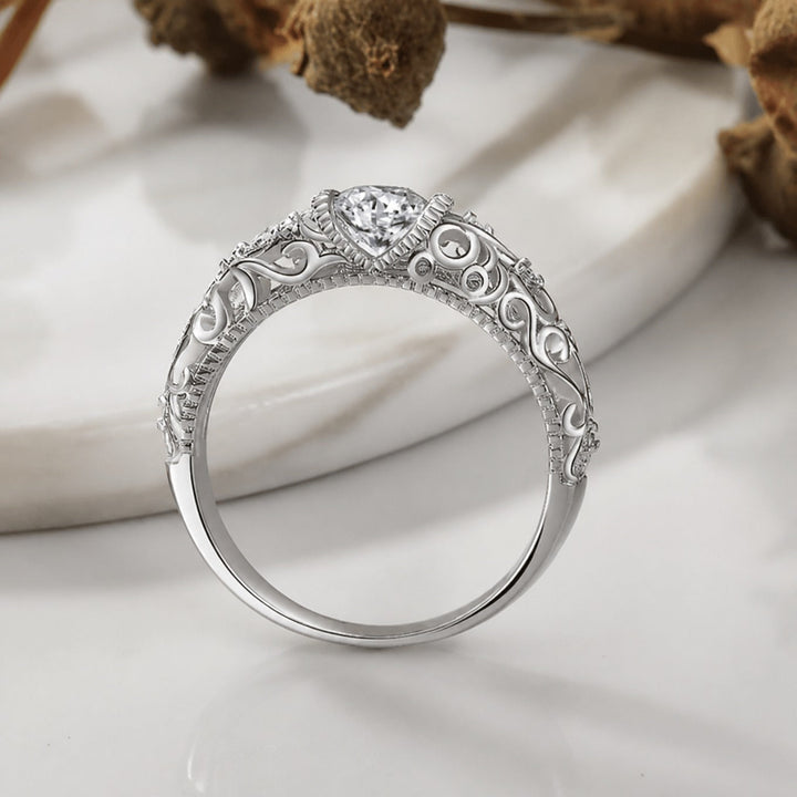 Silver Ring Órla with Zirconia Solitaire