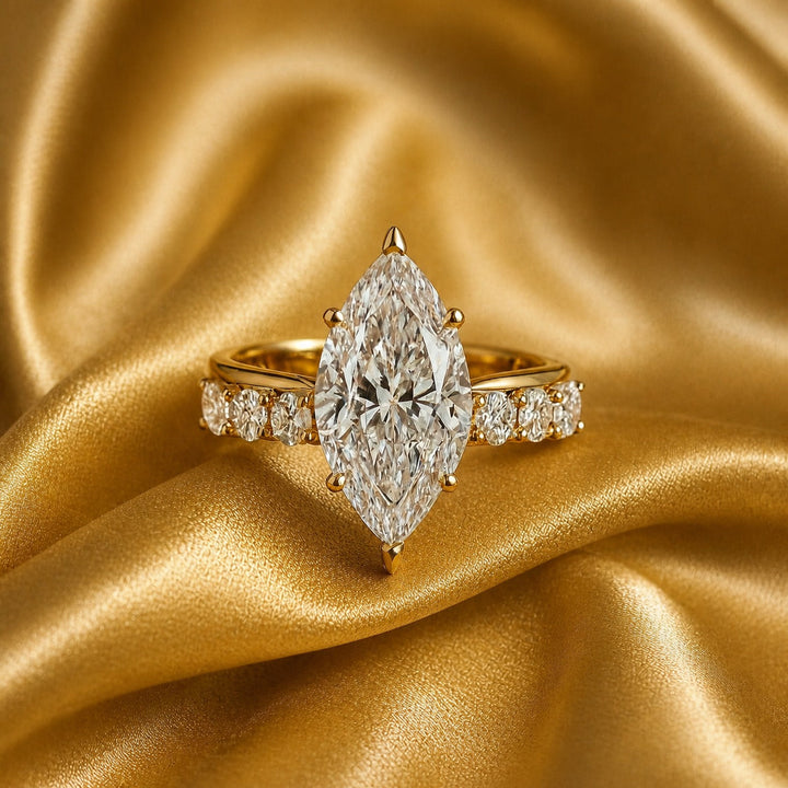 Gold Ring Méabh with Marquise Crystal